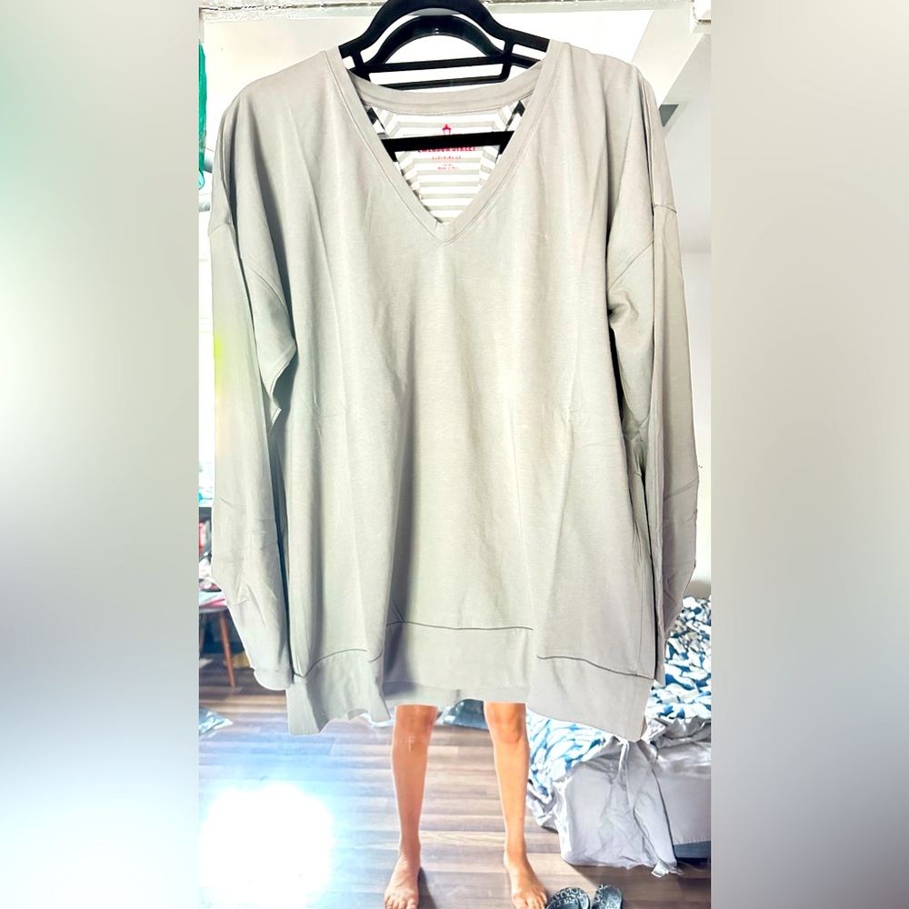 NWT Open back LS V neck top 100%cotton